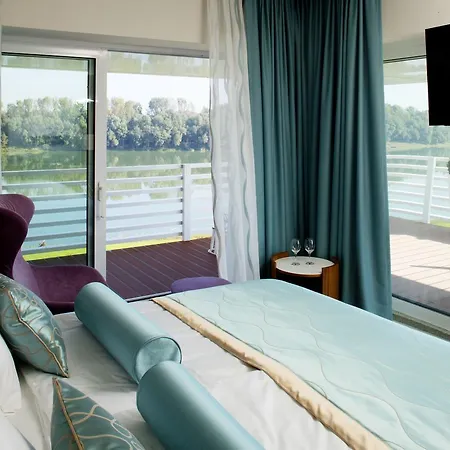 Navis Hotel
